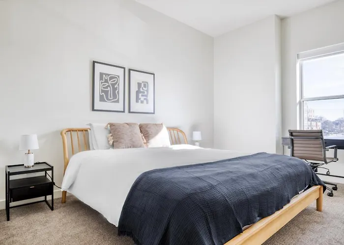 1br W Lounge Pool Gym Nr Metra Chi-864